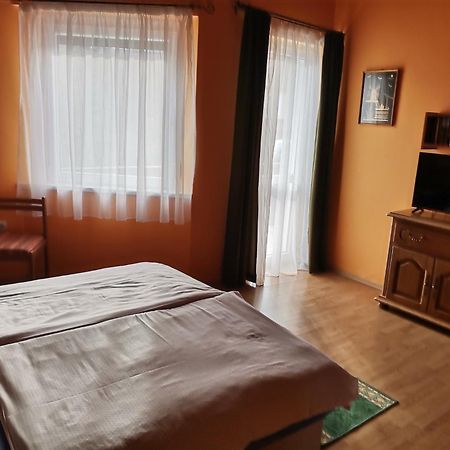 Fenyo Vendeghaz Hotel Parádsasvár Eksteriør billede