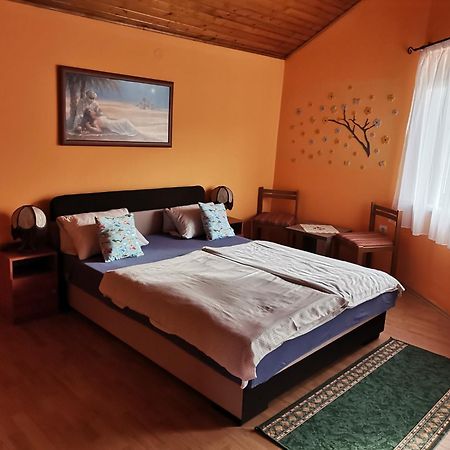 Fenyo Vendeghaz Hotel Parádsasvár Eksteriør billede